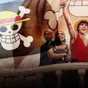 Proč protivládní protesty po světě používají pirátskou vlajku z anime