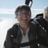 Tom Cruise poděkoval fanouškům v novém videu. Pak si jen tak nonšalantně vyskočil z letadla 