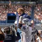 V traileru na sportovní novinku Madden se Nicolas Cage mění v legendu amerického fotbalu