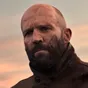 V prvním traileru na akčňák Včelař 2 je Jason Statham znovu připraven se všemi zatočit