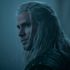 Liam Hemsworth se představuje jako nový Geralt z Rivie v nové upoutávce