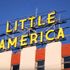 Apple TV+ spustí tenhle měsíc nový seriál s názvem Little America