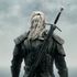 Zaklínač: Fotky z natáčení další řady odhalují Liama Hemswortha jako nového Geralta