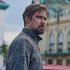 V klipu na akčňák The Gray Man změří v pražských ulicích síly Ryan Gosling a zlý Kapitán Amerika