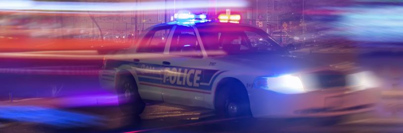 Louisianská policie strašila občany zvukem sirény z hororu Očista. Prý jen chtěla, aby dodržovali zákaz vycházení