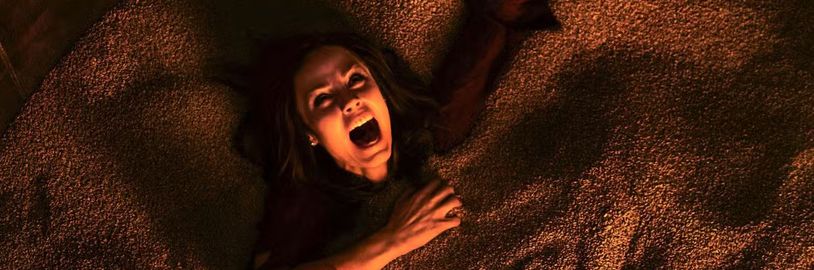 V thrilleru The Cackling of the Dodos Runs najde hlavní hrdina mrtvolu v obilném silu