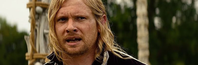 Jack O’Connell se v připravované komedii pokusí dokázat, že Země je placatá