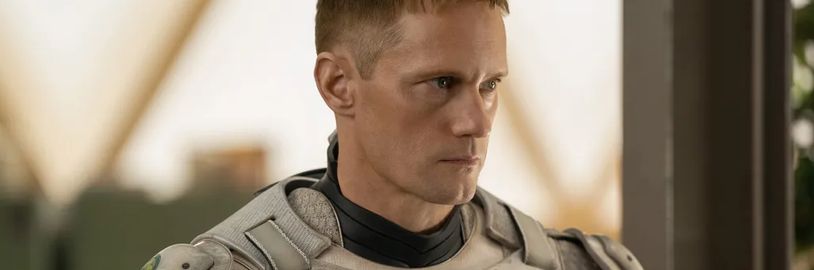 Komediální sci-fi Murderbot s robotím Alexanderem Skarsgårdem na prvních fotkách