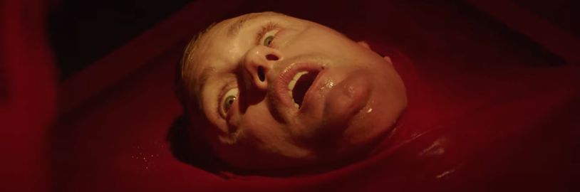 Znepokojivý trailer na Infinity Pool láká na notnou dávku surrealistické hrůzy