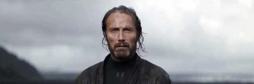 Ve sci-fi thrilleru Ami astronaut Mads Mikkelsen havaruje na neznámé planetě