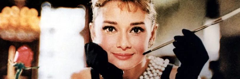 Lily Collins ztvární Audrey Hepburn ve filmu o výrobě slavné klasiky Snídaně u Tiffanyho