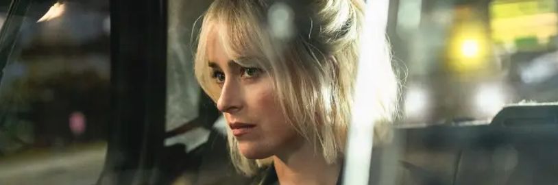 V akční sci-fi Trudy Blue se robotická Dakota Johnson vydá na dlouhou cestu domů