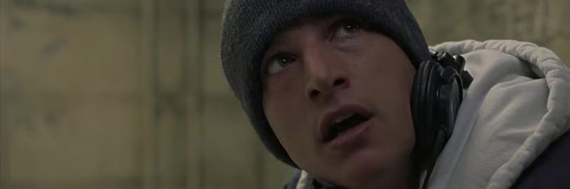 V thrilleru Don’t Get Up! nesmí hlavní hrdina vstát ze záchodu, jinak zemře