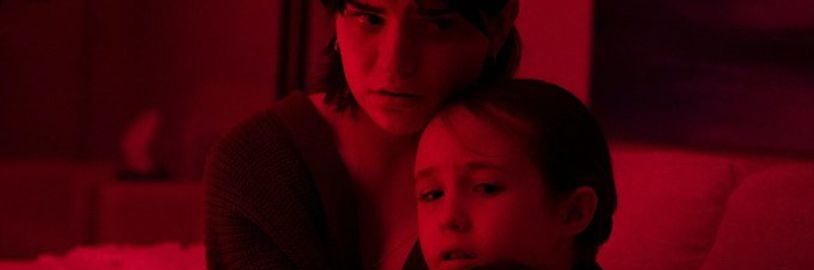 Nový plakát a trailer na horor Kostlivec lákají na příchod hrůzné bytosti, která ničí rodiny