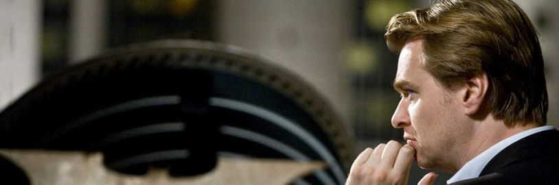 Christopher Nolan usiluje o záchranu kin postižených koronavirem