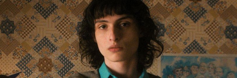 Finn Wolfhard ztvární amatérského kaskadéra, který dělá koniny ve stylu série Jackass