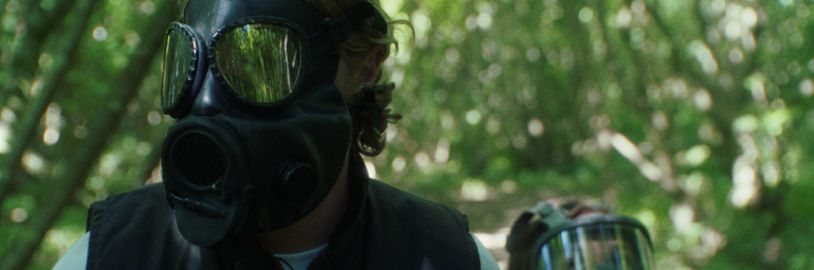 Komediální dystopický film Littermates zavře přeživší do chaty s podivnými pravidly