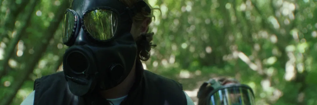 Komediální dystopický film Littermates zavře přeživší do chaty s podivnými pravidly